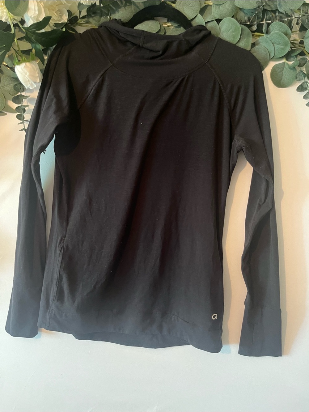 GAP Black Long-Sleeve Women's Performance Tee